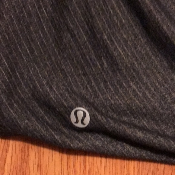 Lululemon Gray Stripe Tank w/ Built-in Sports Bra Size 4 in EUC! - Picture 6 of 6